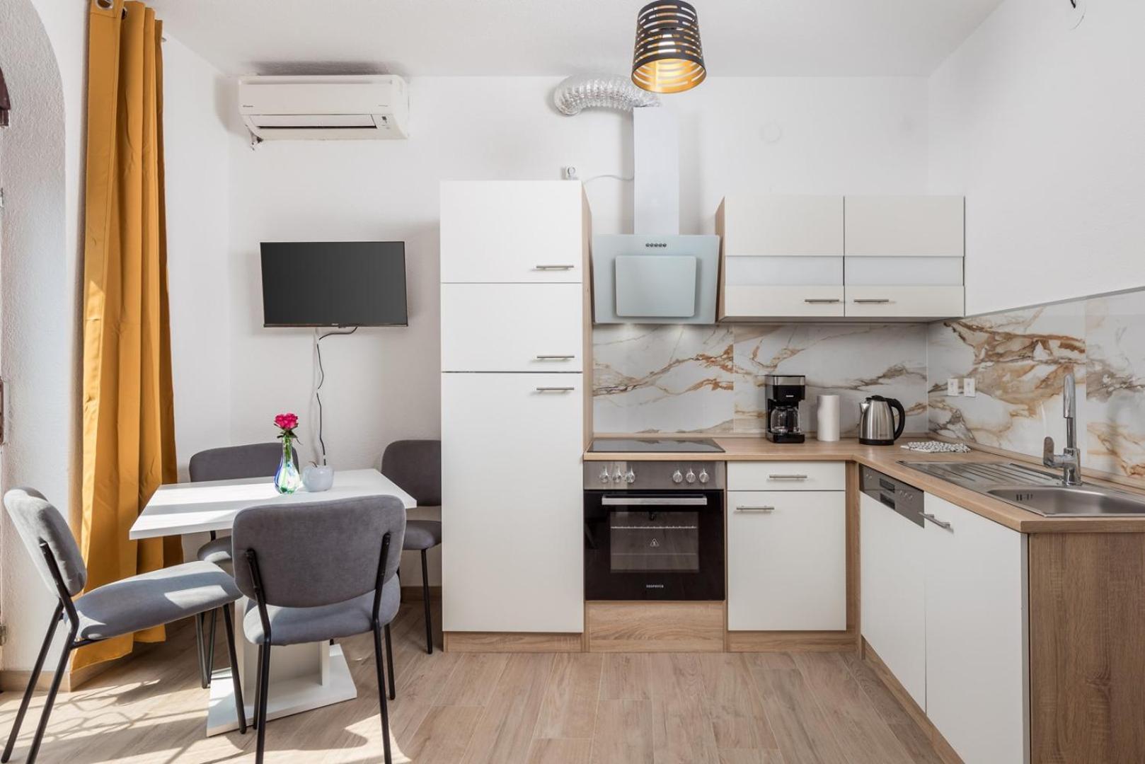 Apartments Jadranka Omišalj Eksteriør billede
